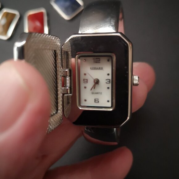 Kessaris Quartaz Watch with Interchangeable Multicolor Face Covers - Picture 3 of 4